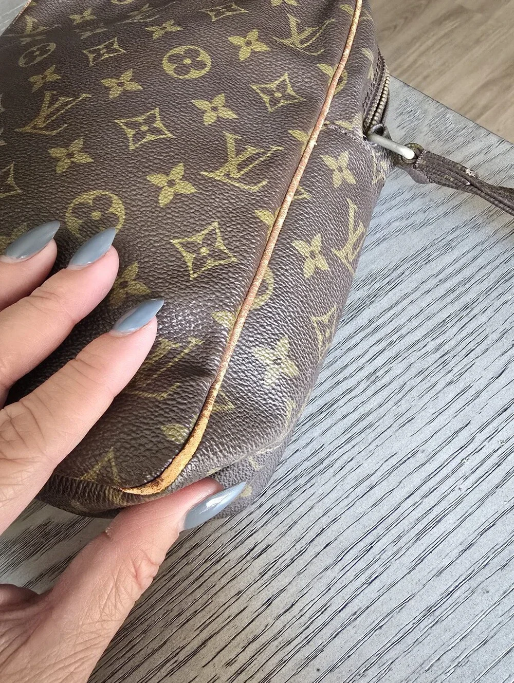 Authentic Louis Vuitton Monogram Canvas Messenger Bag in Brown
